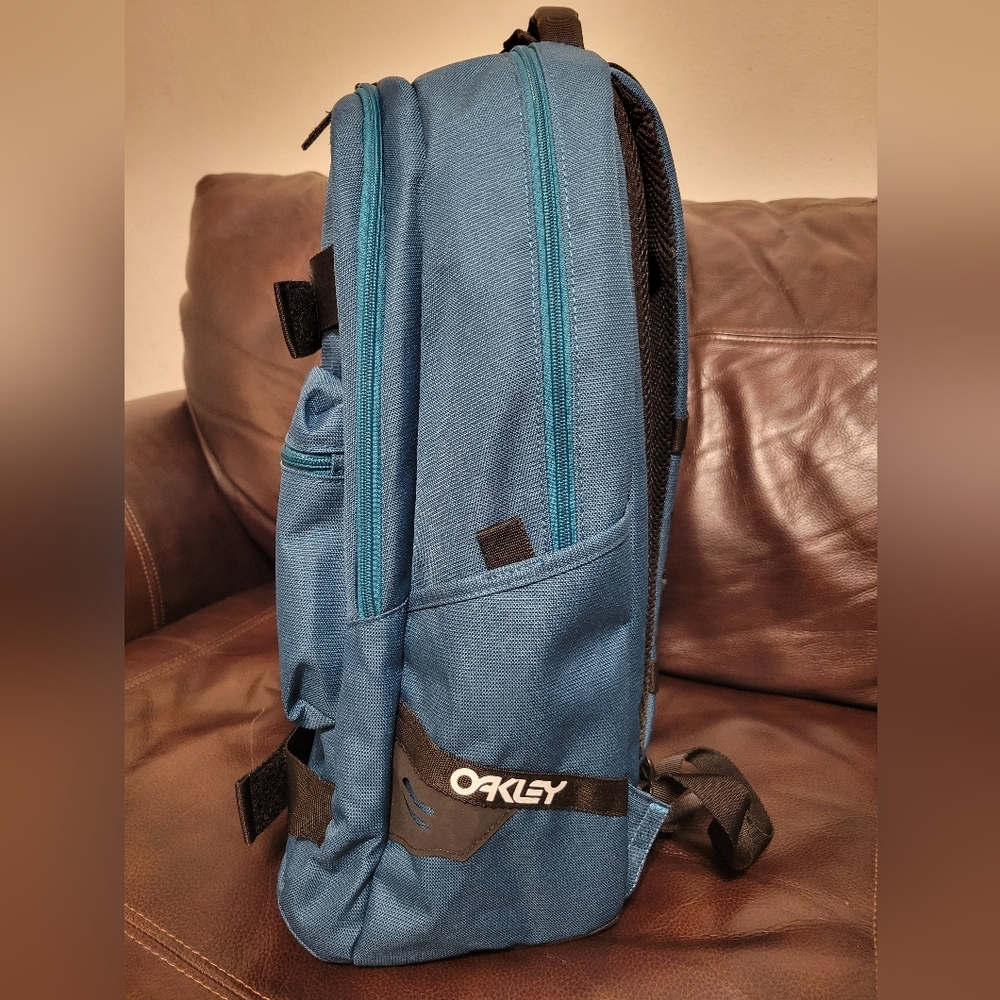Oakley backpack - Picture 2 of 7